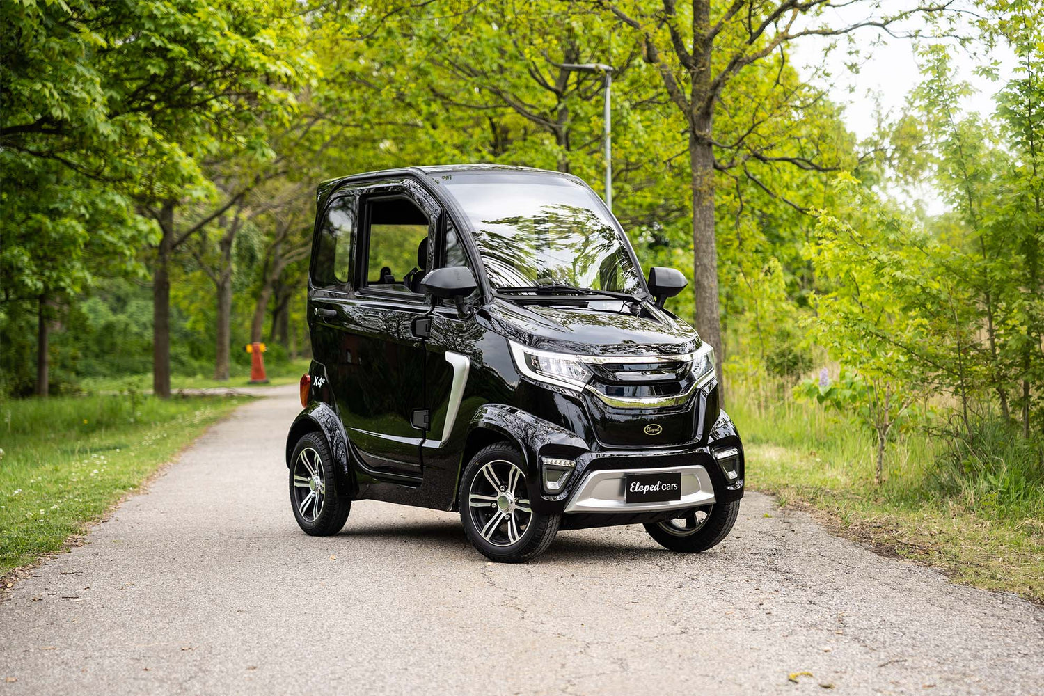 Svart mopedbil Eloped X4e