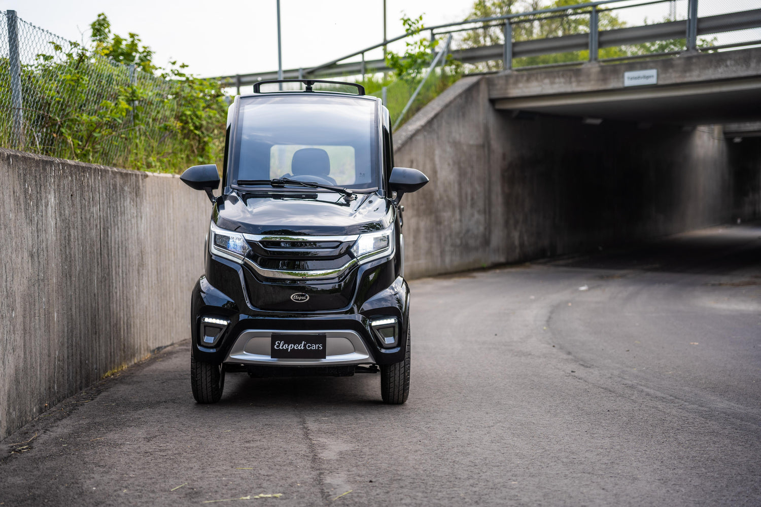 Svart elmopedbil Eloped X4e