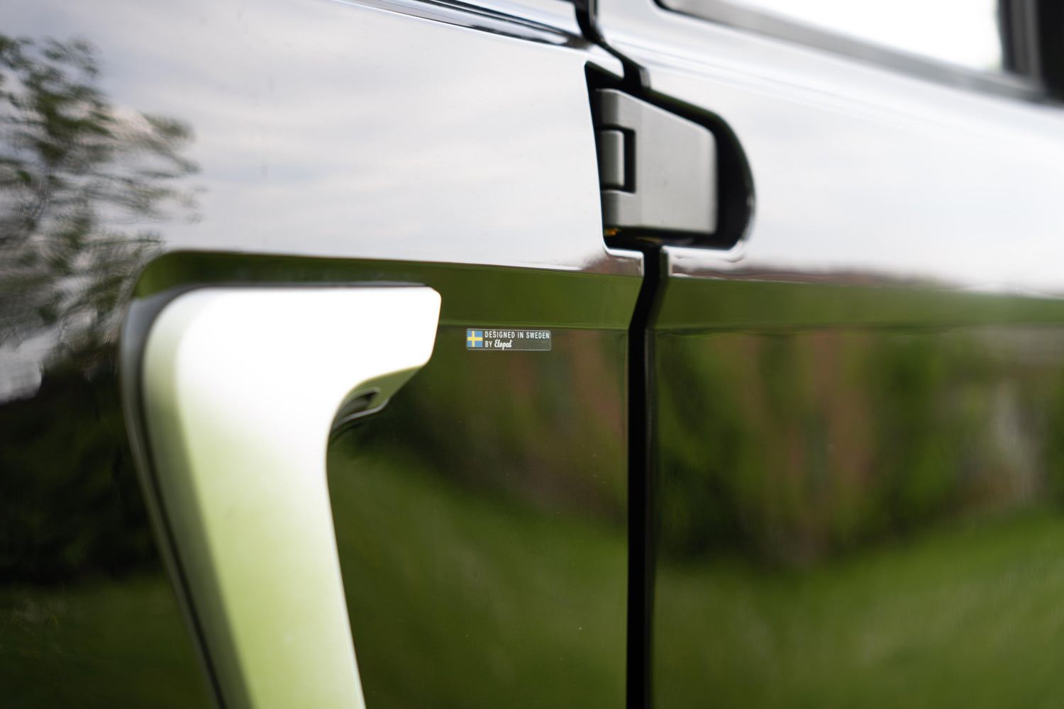 Svart elmopedbil Eloped X4e