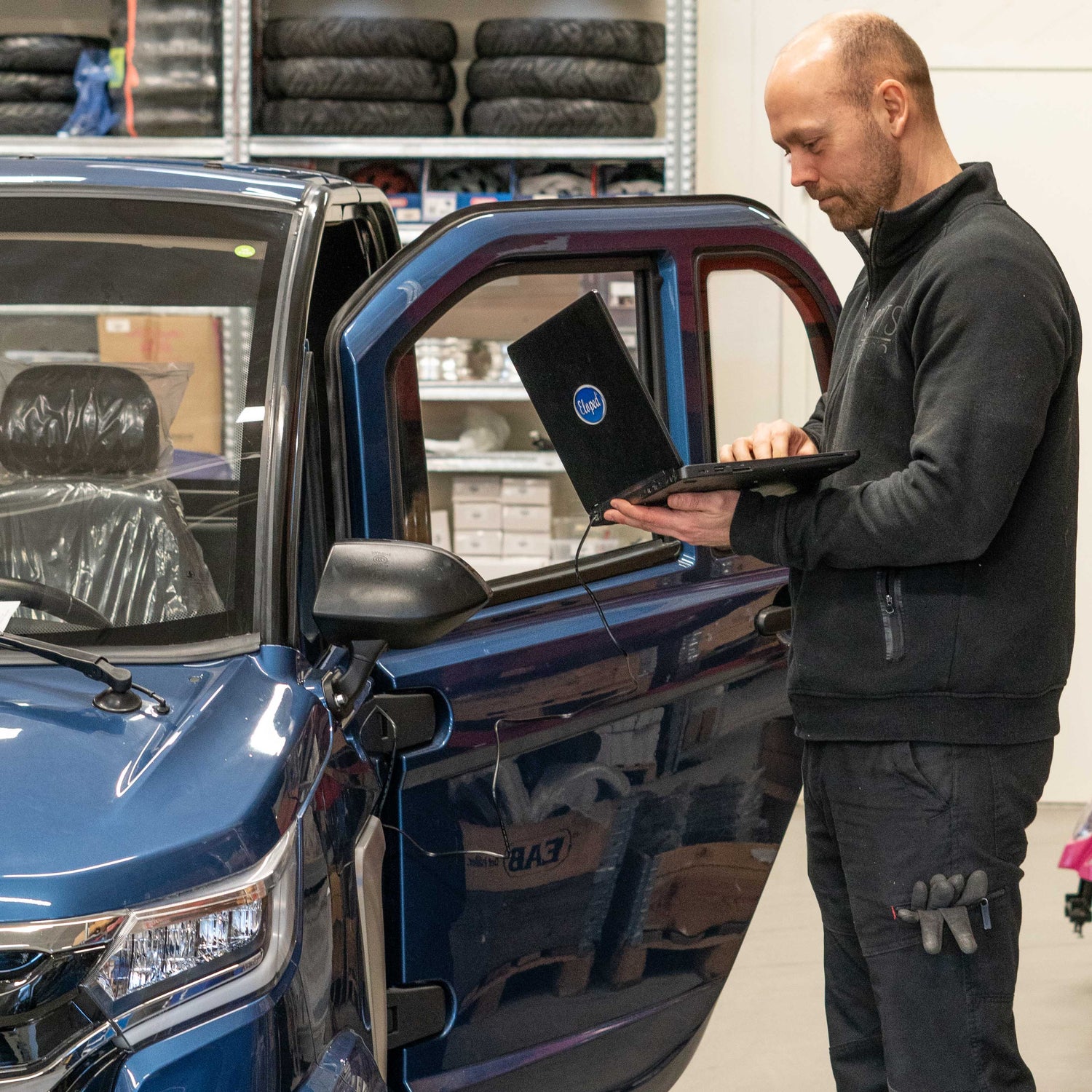 Service av elmopedbil