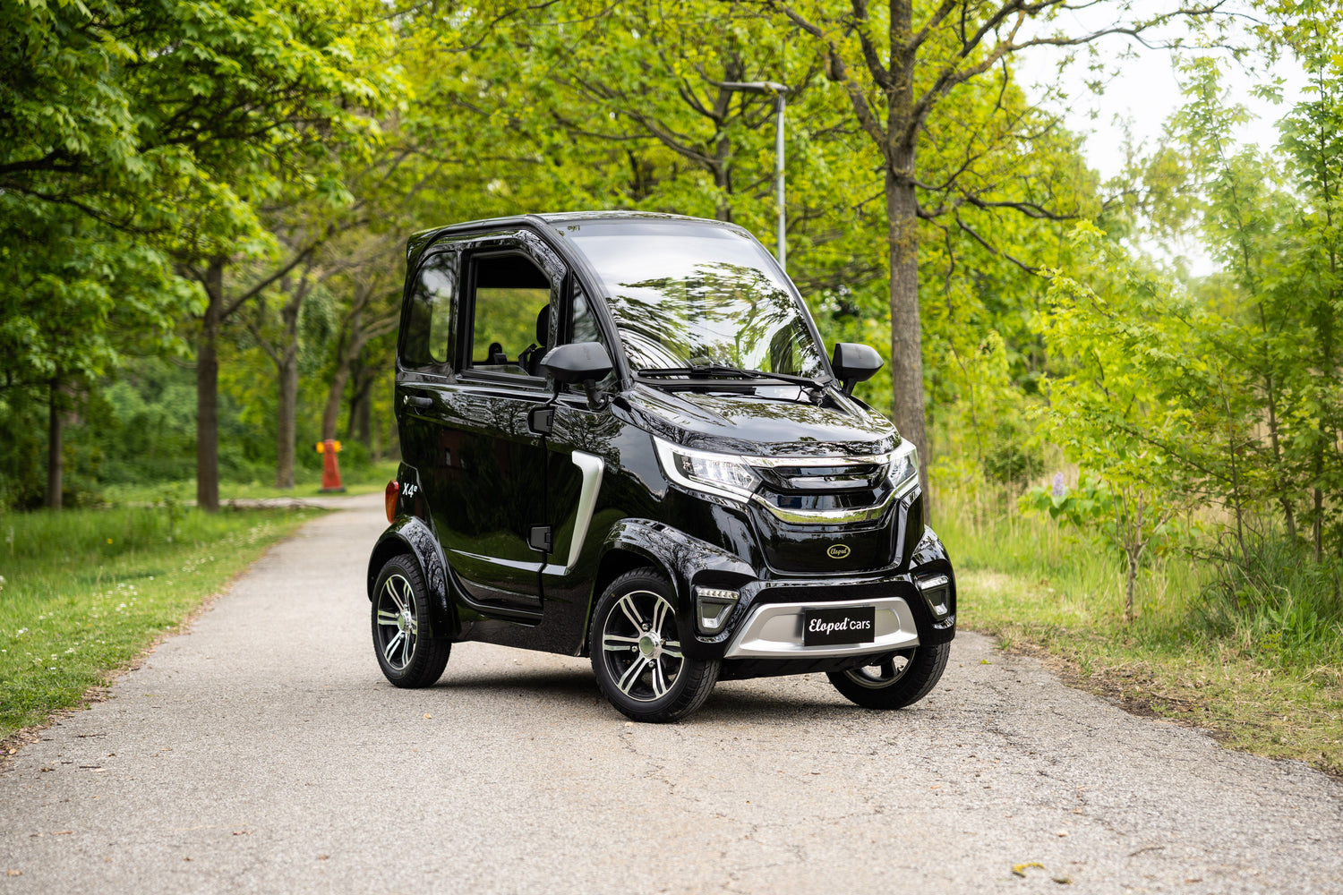 Svart elmopedbil Eloped X4e
