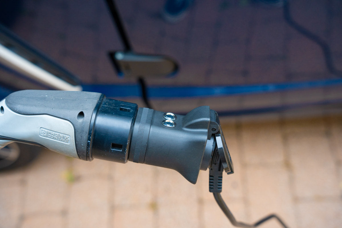 Adapter mellan laddstolpe och vägguttag