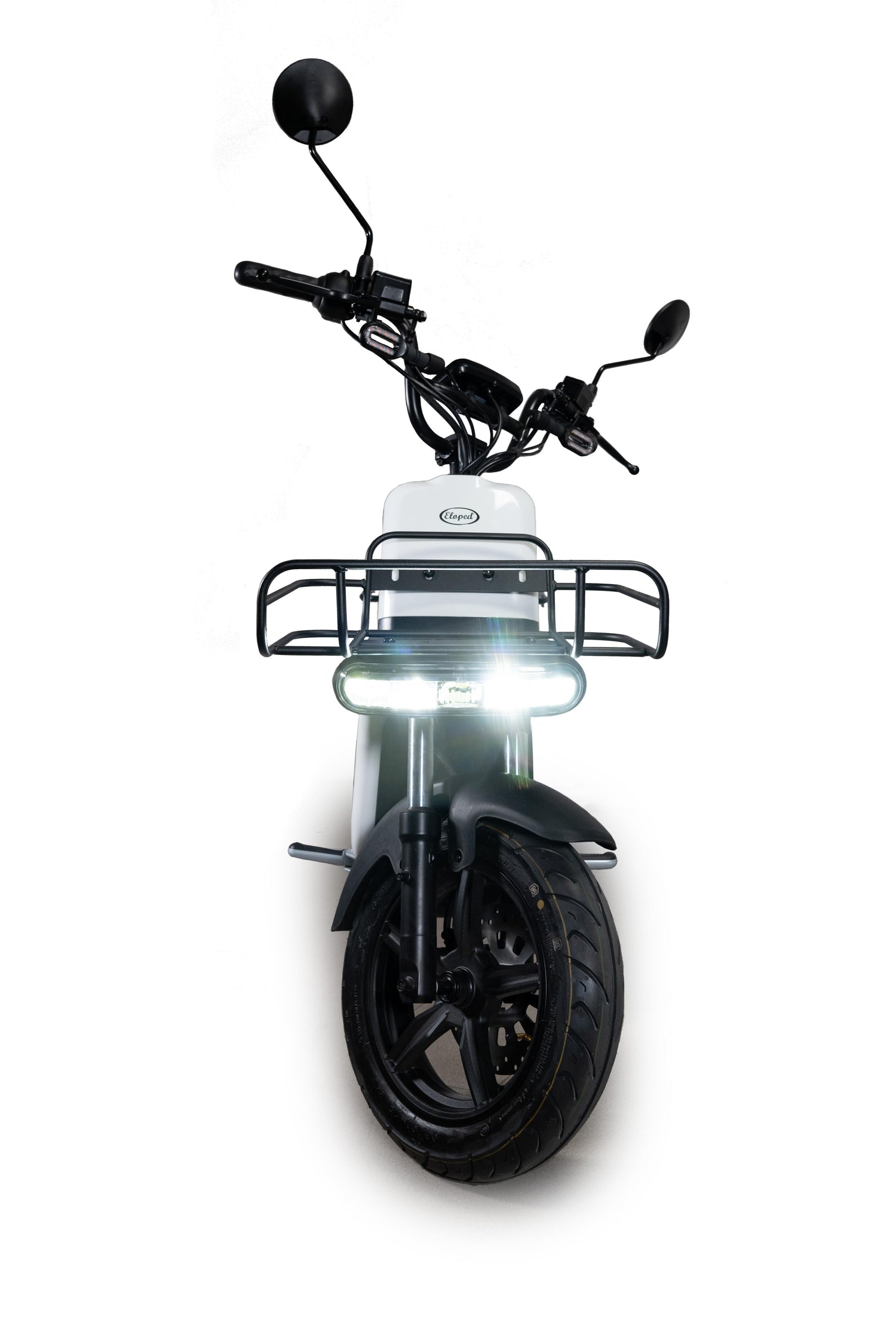 Vit elmoped med lastutrymme fram och baktill