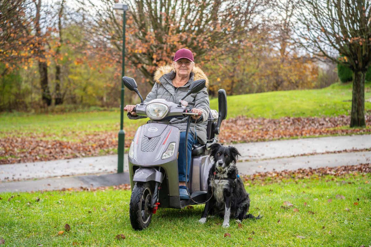 Ingrid och Per-Olov berättar hur promenadscootern förenklar deras liv